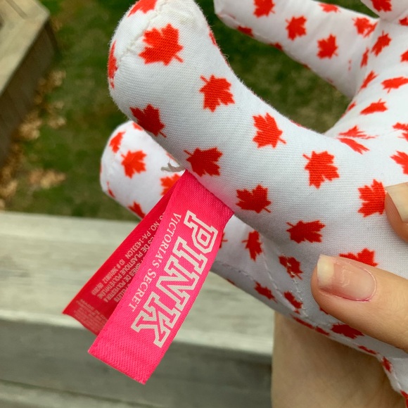 PINK VICTORIA SECRET Canada Leaf Print Limited Edition Stuffed Plush Dog NEW - Picture 6 of 12